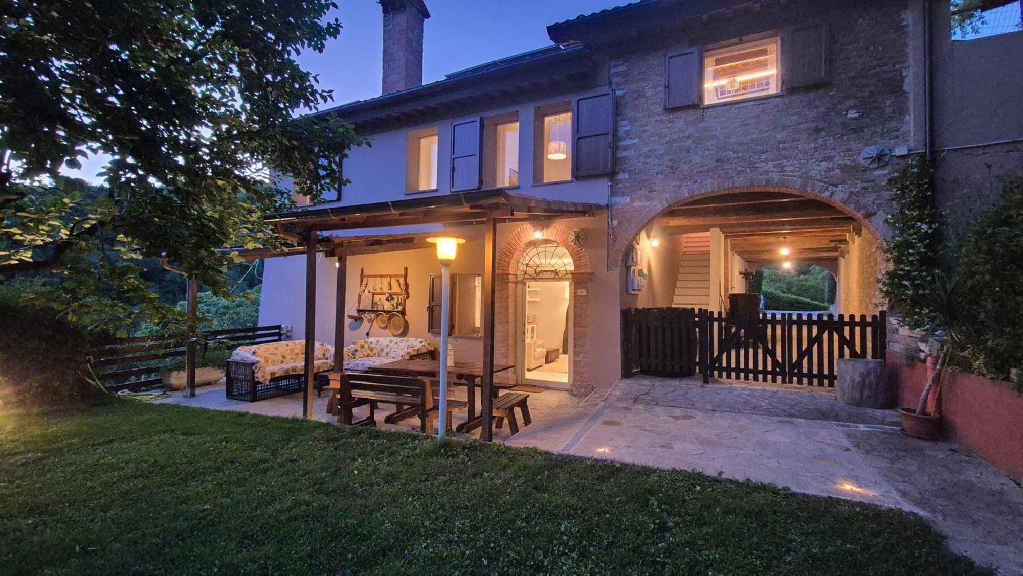 פבריאנו Borgo Canapegna - "La Quercia D'Oro" Private Pool In The Heart Of Le Marche מראה חיצוני תמונה