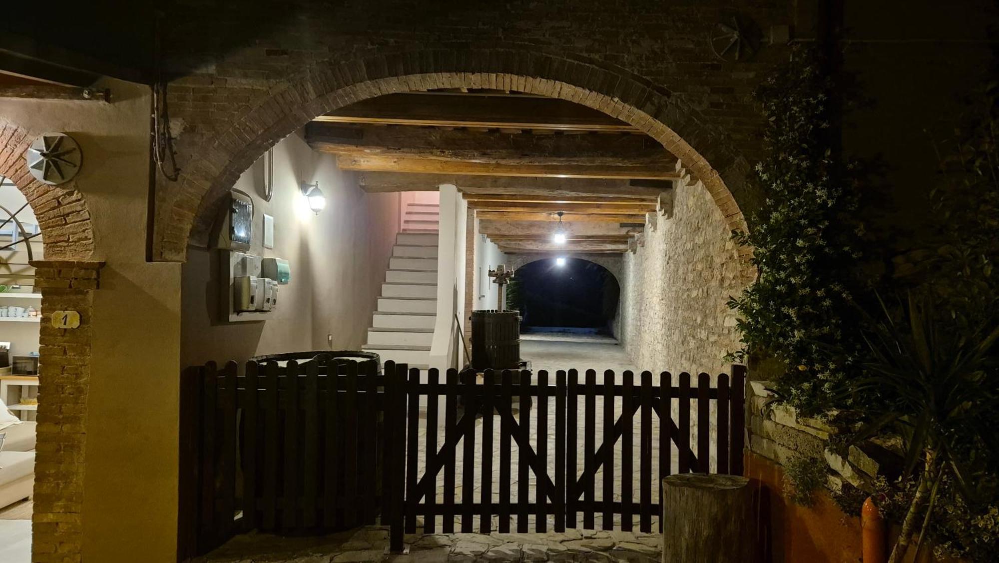 פבריאנו Borgo Canapegna - "La Quercia D'Oro" Private Pool In The Heart Of Le Marche מראה חיצוני תמונה